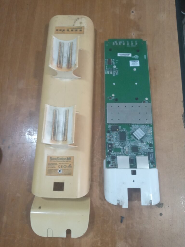 NanoStation-M5-desarmado-768x1024 Reparar un NanoStation M5 con Puerto LAN Dañado