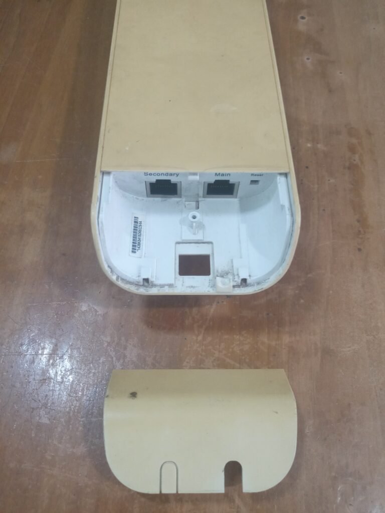 NanoStation-M5-tapa-protectora-768x1024 Reparar un NanoStation M5 con Puerto LAN Dañado